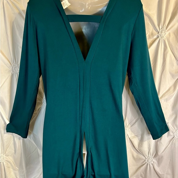 NWT Women’s Green, Low Cut Back, Long Sleeves Top- Large - Picture 8 of 9